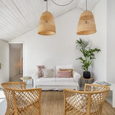 Whome Stylish Sunny Penthouse Near Center & Greenspace 카스카이스
