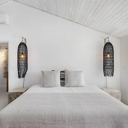 Whome Stylish Sunny Penthouse Near Center & Greenspace 아파트
