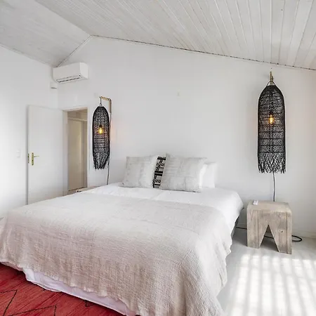 Whome Stylish Sunny Penthouse Near Center & Greenspace 아파트