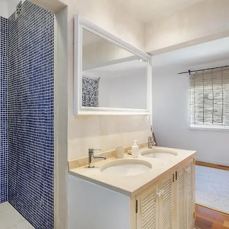 Whome Stylish Sunny Penthouse Near Center & Greenspace 아파트 카스카이스
